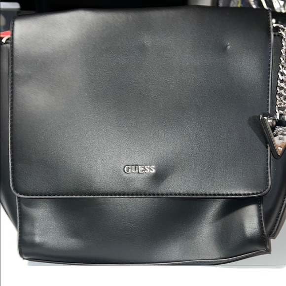 GUESS Elegant Black Shoulder Bag - Picture 1 of 6